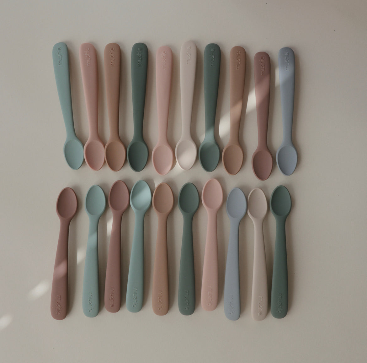 Mushie Silicone Feeding Spoons in Blush / Shifting Sand – Mia Michelle Bows