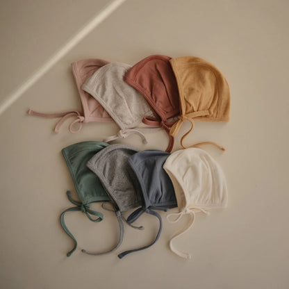 Mushie Ribbed Knotted Gown & Beanie/Bonnet Set (0-3 months)