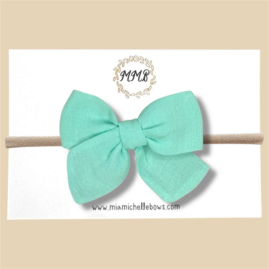 Hand-tied Gauze Bow in Mint