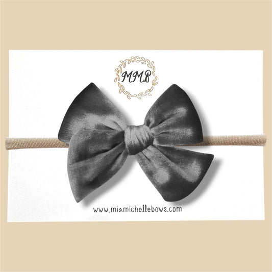 Velvet Bow in Silver Gray
