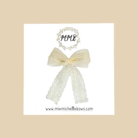 Mini Ivory Lace Clip