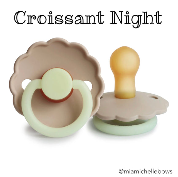 FRIGG Pacifier in Croissant Night Daisy