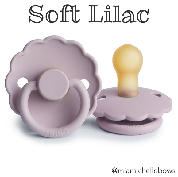 FRIGG Pacifier in Soft Lilac Daisy