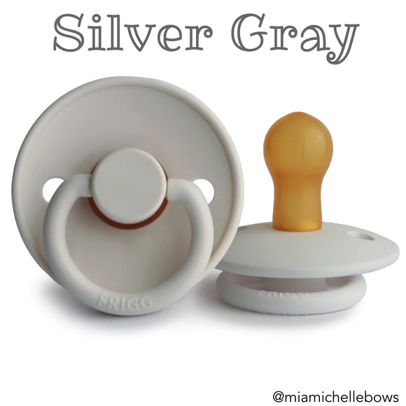 FRIGG Pacifier in Silver Gray