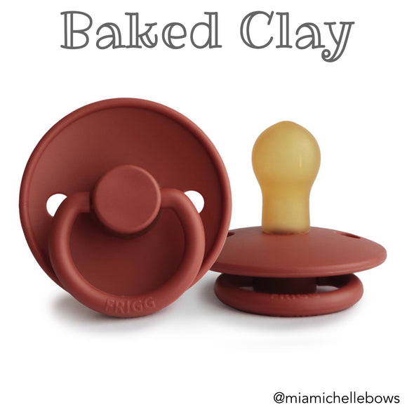 FRIGG Pacifier in Baked Clay